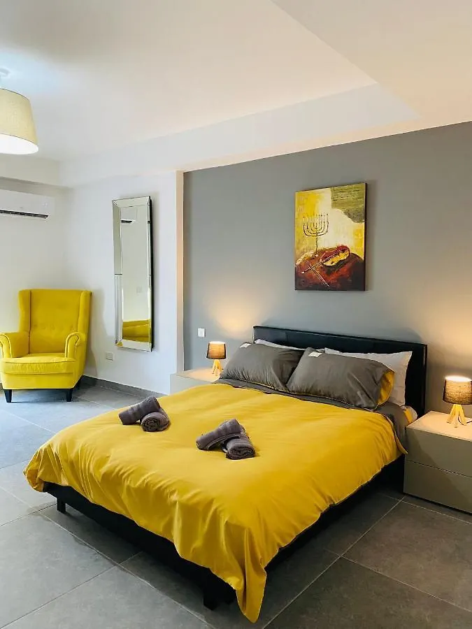 Sliema Seaview Apartment- Valletta Views - Apt 8, 49 Tigne Point Mansions Apartment