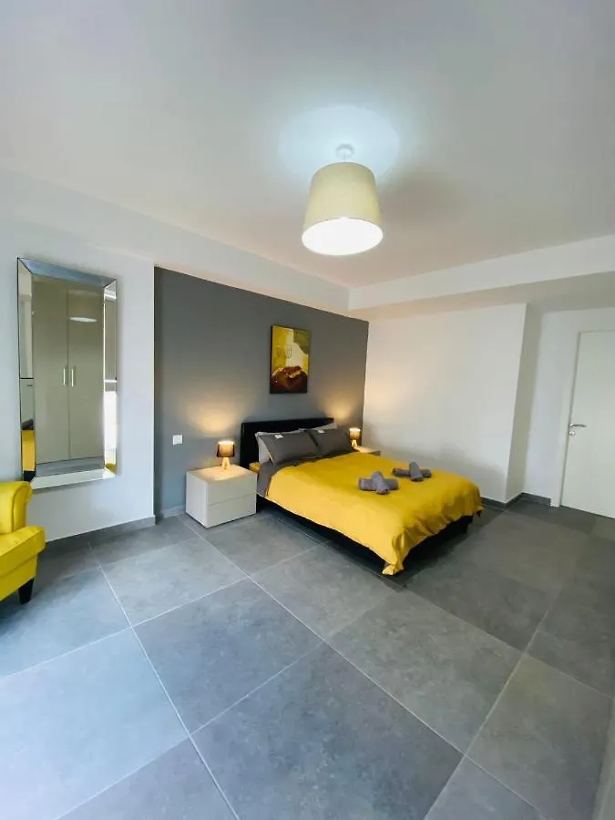 Sliema Seaview Apartment- Valletta Views - Apt 8, 49 Tigne Point Mansions